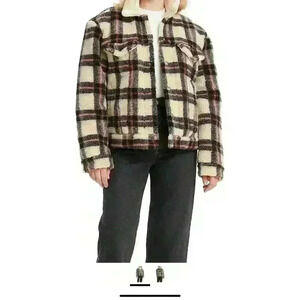 Levi's Women's Ex-Boyfriend All Sherpa. Size: Small. Insulated Quilted Lining.